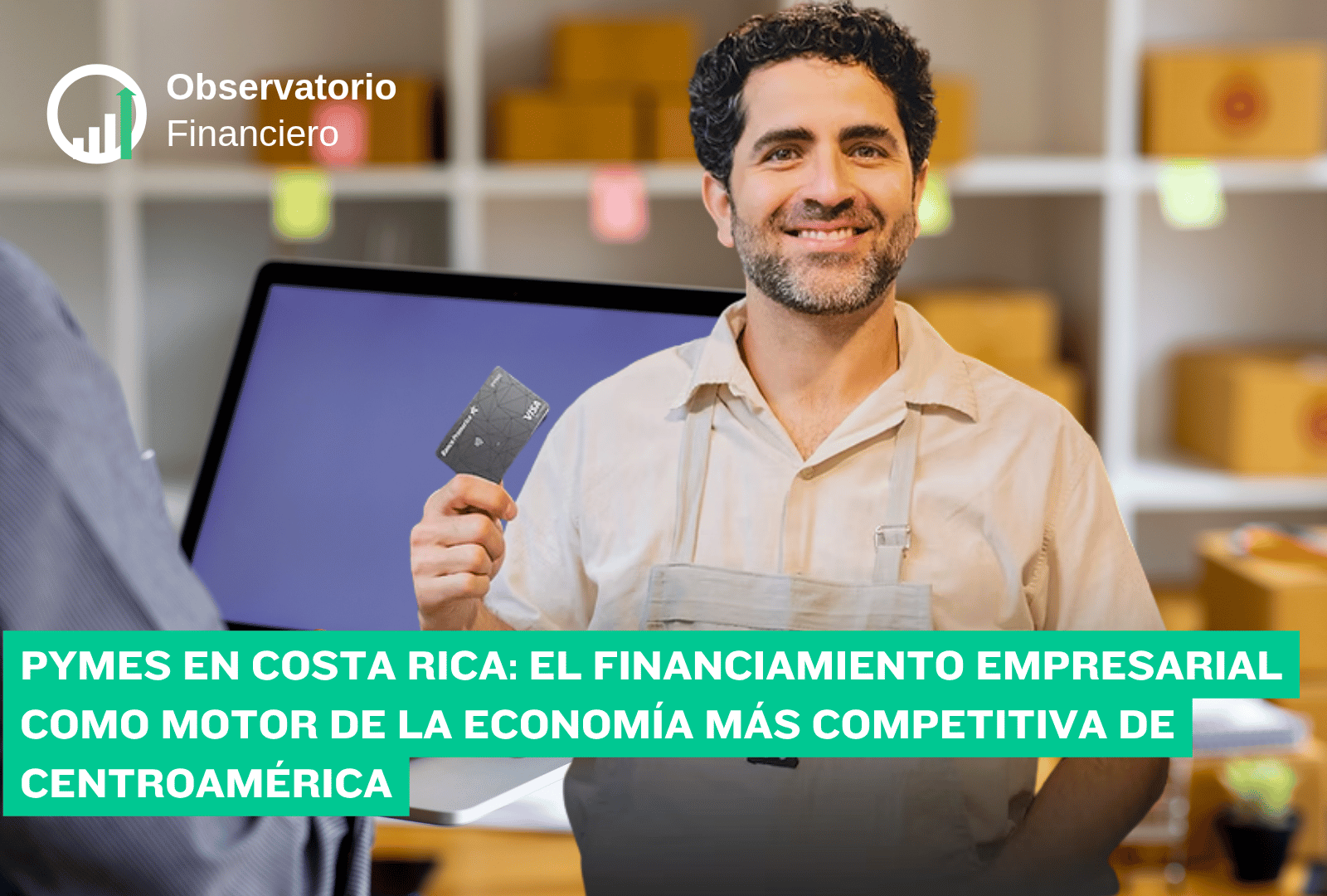 Hombre con tarjetad e credito para pymes grupo promerica